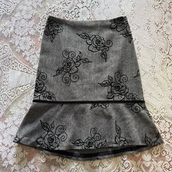 White House Black Market Dresses & Skirts - y2k preppy girly grunge coquette twee midi skirt w velvet floral detail